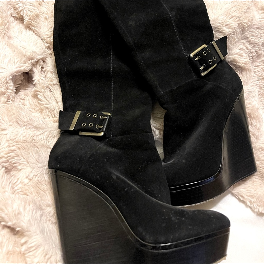 Beautiful black boot